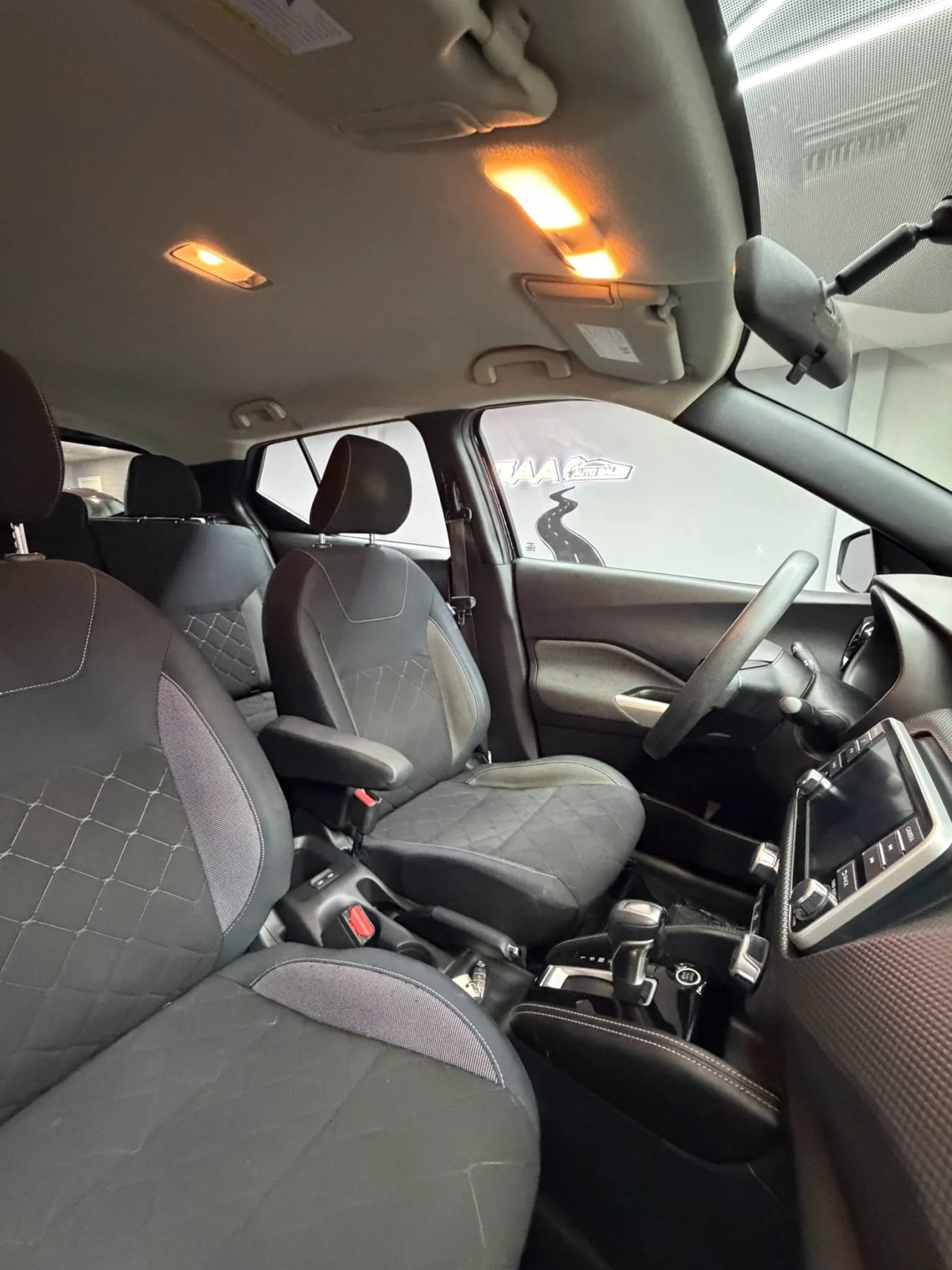Used 2018 Nissan Kicks SV FWD image 31