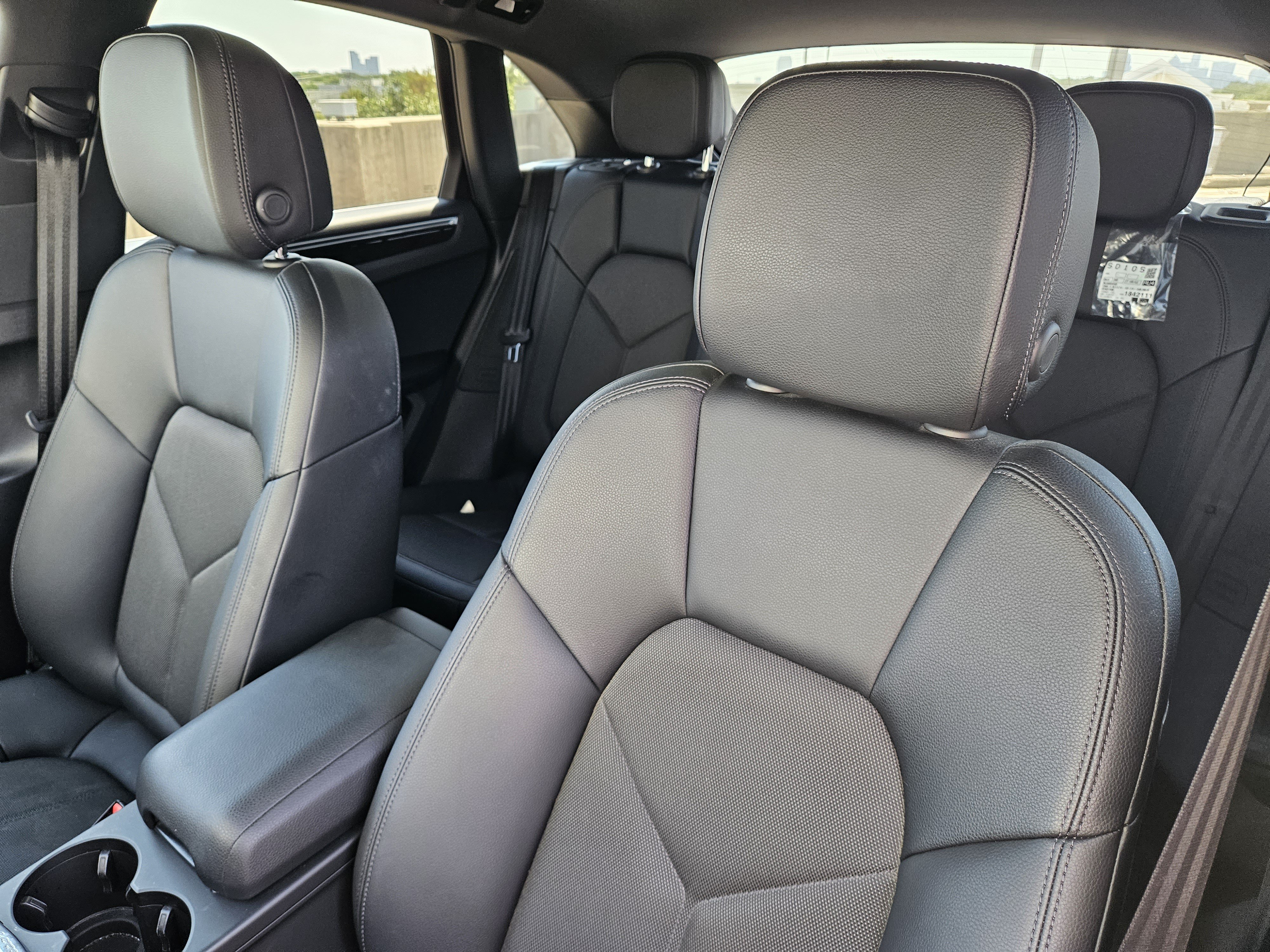 Certified 2023 Porsche Macan AWD/4WD image 6