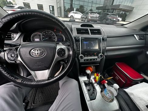 Used 2014 Toyota Camry SE FWD image 16