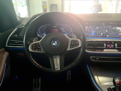 Used 2022 BMW X5 xDrive45e w/ M Sport Package image 5