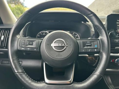 Used 2023 Nissan Pathfinder SL FWD image 29