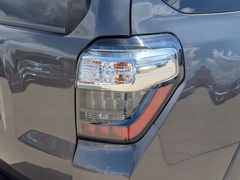Used 2018 Toyota 4Runner TRD Off-Road Premium AWD/4WD image 11