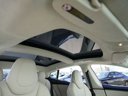 Used 2018 Tesla Model S 100D image 22