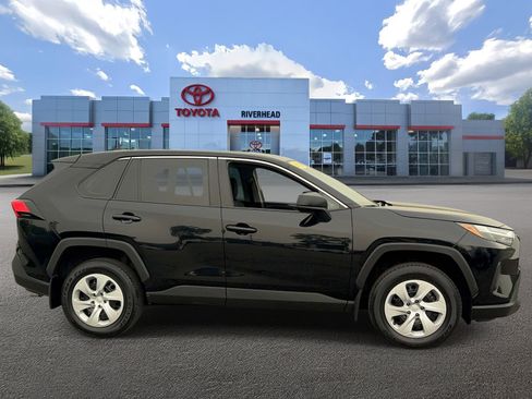 Certified 2024 Toyota RAV4 LE AWD/4WD image 5