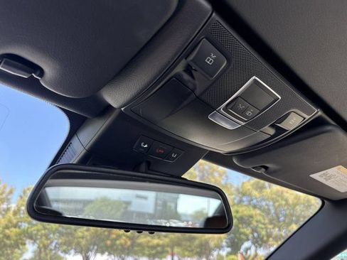 Used 2015 Mercedes-Benz SL 550 image 41