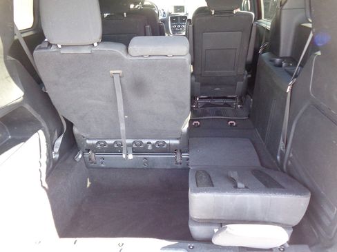 Used 2019 Dodge Grand Caravan SE image 12