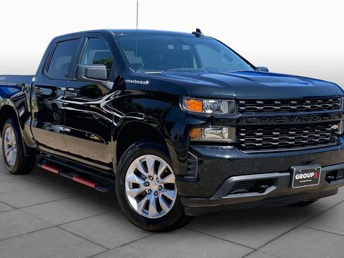 Used 2020 Chevrolet Silverado 1500 Custom w/ Custom Value Package AWD/4WD image 3