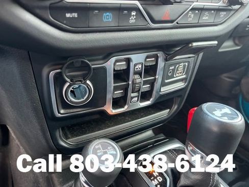 Used 2024 Jeep Wrangler Unlimited Sahara w/ Technology Group AWD/4WD image 28