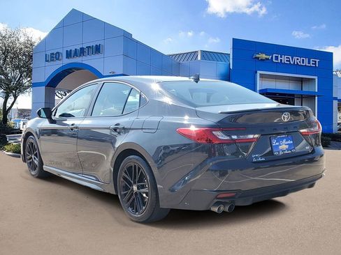 Used 2025 Toyota Camry SE image 4