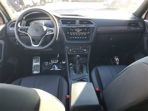 Certified 2024 Volkswagen Tiguan SE R-Line image 13