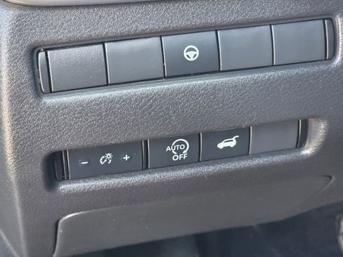 Used 2024 Nissan Rogue SV image 27