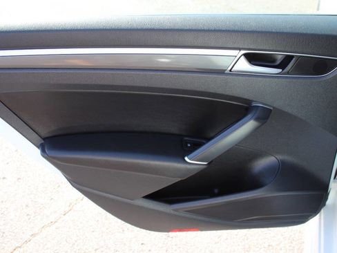 Used 2018 Volkswagen Passat 2.0T R-Line image 15