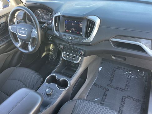 Used 2024 GMC Terrain SLE image 11