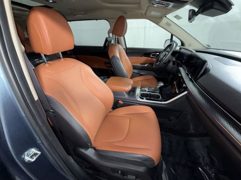 Used 2023 Kia Carnival SX Prestige FWD image 28