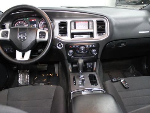 Used 2013 Dodge Charger SE image 2