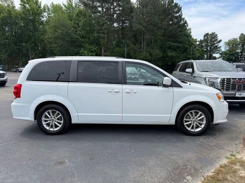 Used 2020 Dodge Grand Caravan SXT FWD image 4