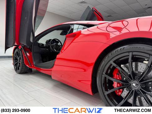 Used 2024 McLaren Artura Coupe 2D image 38