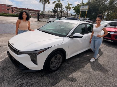 Used 2025 Kia K4 FWD image 1