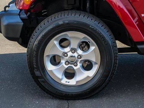 Used 2013 Jeep Wrangler Unlimited Sahara image 9