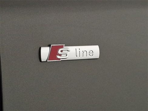 Used 2023 Audi Q5 2.0T Premium w/ Convenience Package image 33