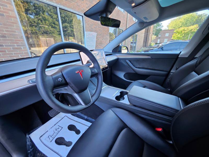 Used 2024 Tesla Model Y 2WD image 37