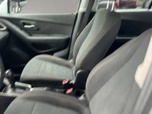 Used 2019 Chevrolet Trax LS image 28