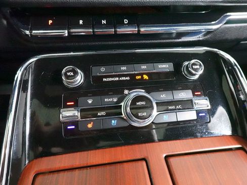Used 2021 Lincoln Navigator Reserve AWD/4WD image 18