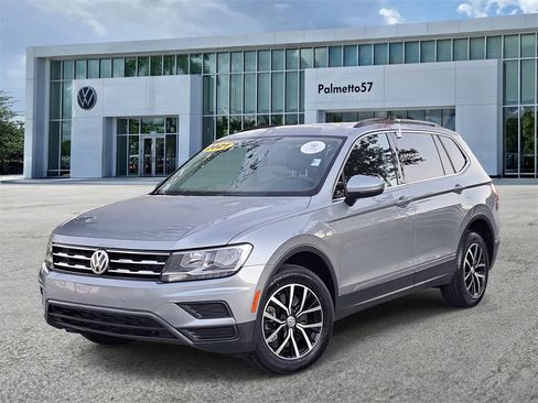 Certified 2021 Volkswagen Tiguan SE w/ Panoramic Sunroof Package image 3
