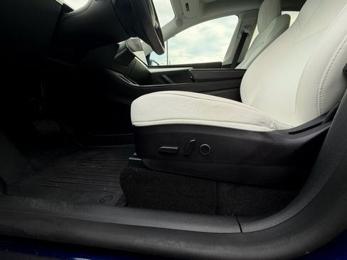 Used 2022 Tesla Model Y Long Range AWD/4WD image 23