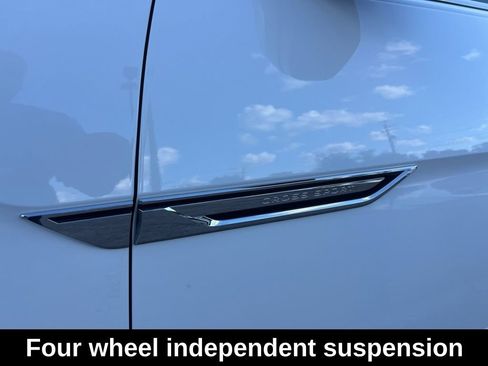 Used 2024 Volkswagen Atlas Cross Sport SE image 19