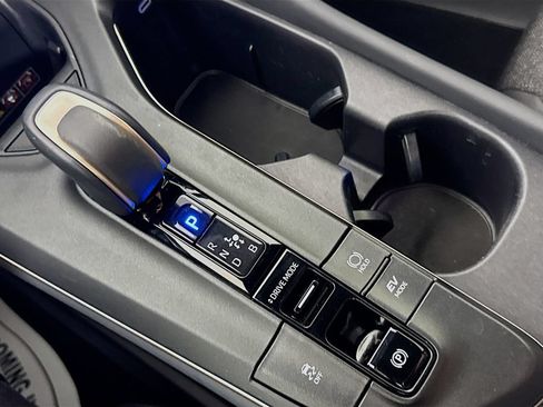 Used 2023 Toyota Crown AWD/4WD image 19