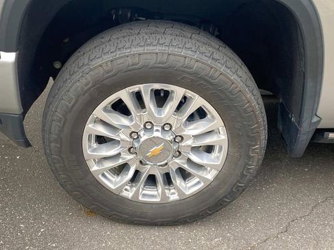 Used 2022 Chevrolet Silverado 2500 High Country w/ Safety Package II image 4