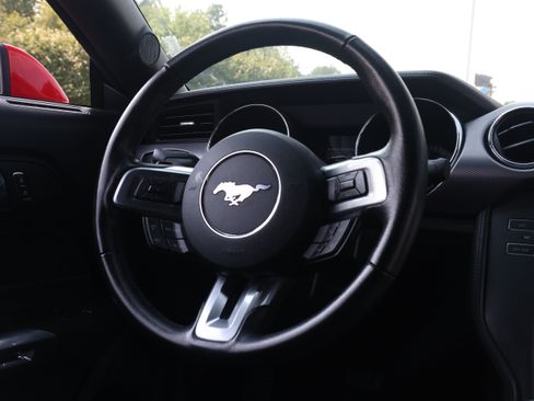 Used 2016 Ford Mustang Coupe RWD image 8
