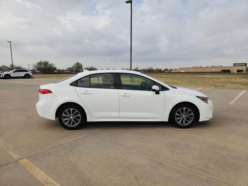 Used 2020 Toyota Corolla LE image 7