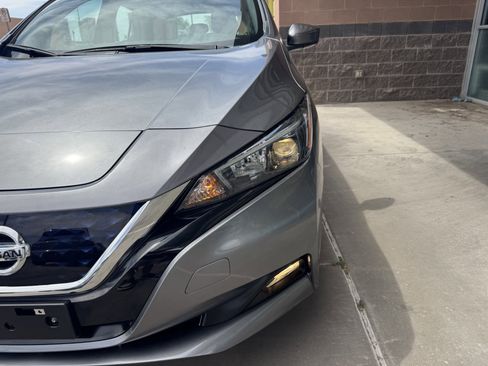 Used 2022 Nissan Leaf SV image 11