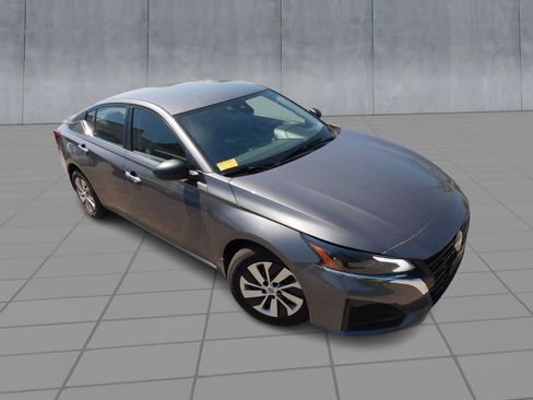 Used 2024 Nissan Altima 2.5 S FWD image 2