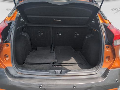 Used 2020 Nissan Kicks SR w/ SR Premium Package FWD image 9