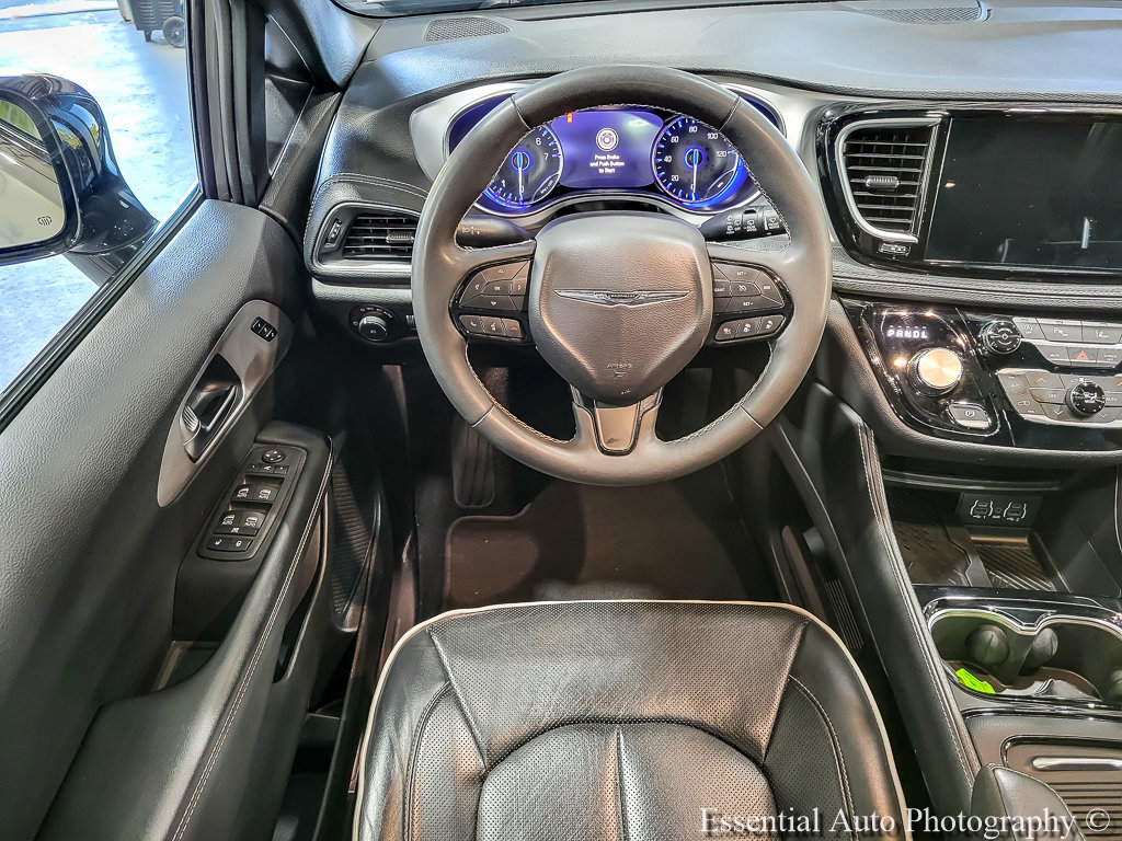 Used 2025 Chrysler Pacifica Limited FWD image 15