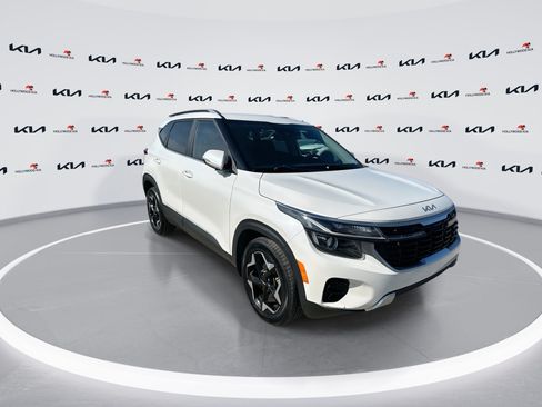 Used 2024 Kia Seltos EX FWD image 2