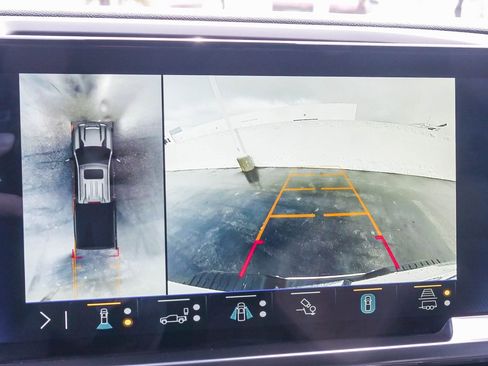 Used 2024 Chevrolet Silverado 2500 LTZ w/ LTZ Convenience Package image 21