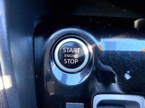 Used 2021 Nissan Versa SV image 22