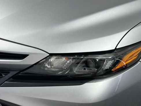 Used 2021 Toyota Camry SE image 11