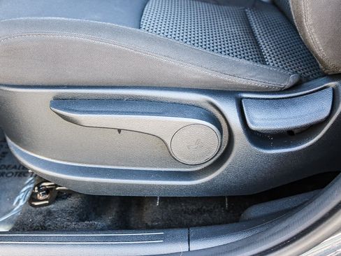 Used 2024 Kia Sportage LX image 18