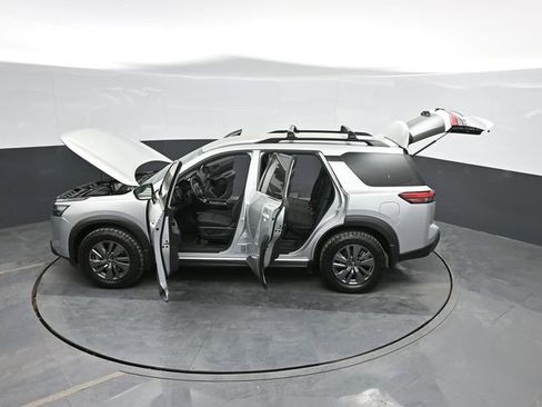 Used 2024 Nissan Pathfinder SV w/ Black Appearance Package image 59