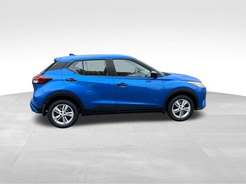 New 2025 Nissan Kicks Play S image 8