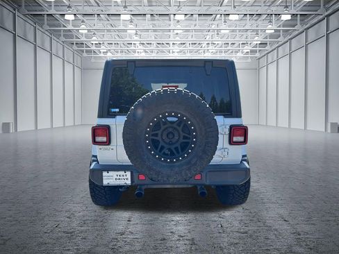 Used 2018 Jeep Wrangler Unlimited Sahara image 6