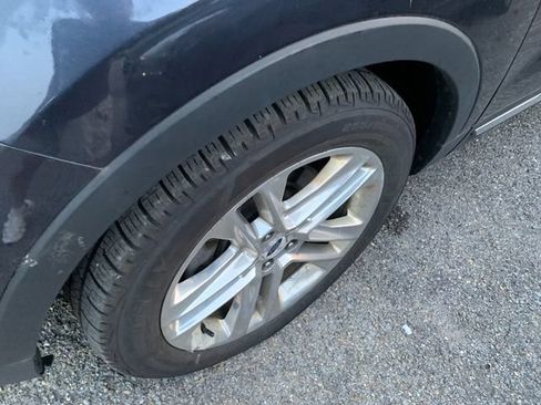 Used 2017 Ford Explorer Limited FWD image 2