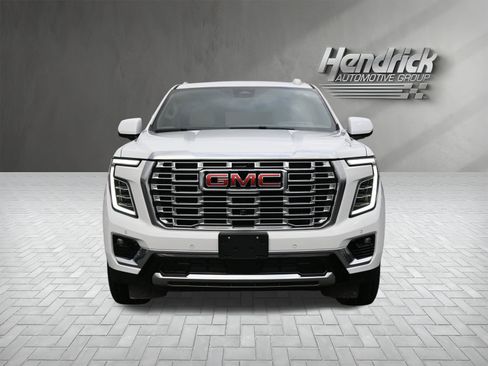 Used 2025 GMC Yukon Denali w/ Sun & Power Step Package image 7