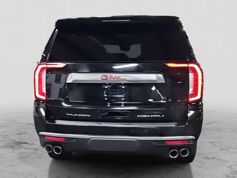 Used 2024 GMC Yukon Denali w/ Advanced Technology Package image 6