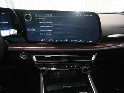 Used 2024 Chevrolet Traverse RS AWD/4WD image 17
